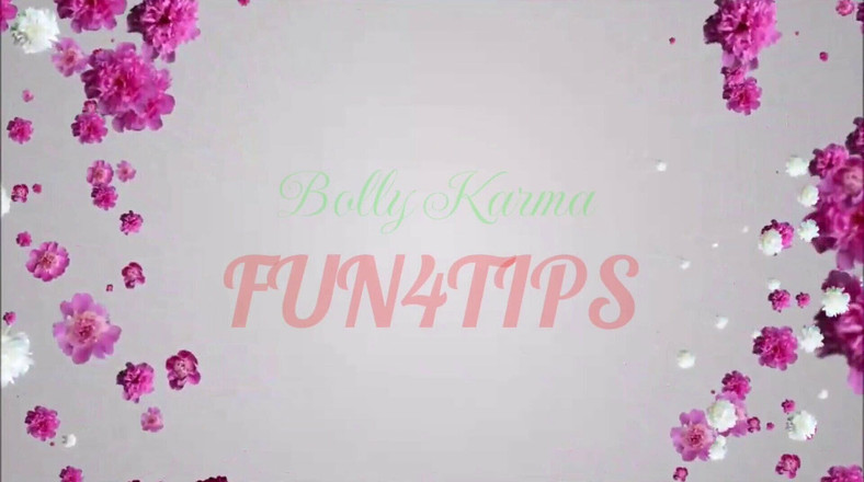 Bolly Karma: Mükemmel göğüslerini teşhir ediyor.