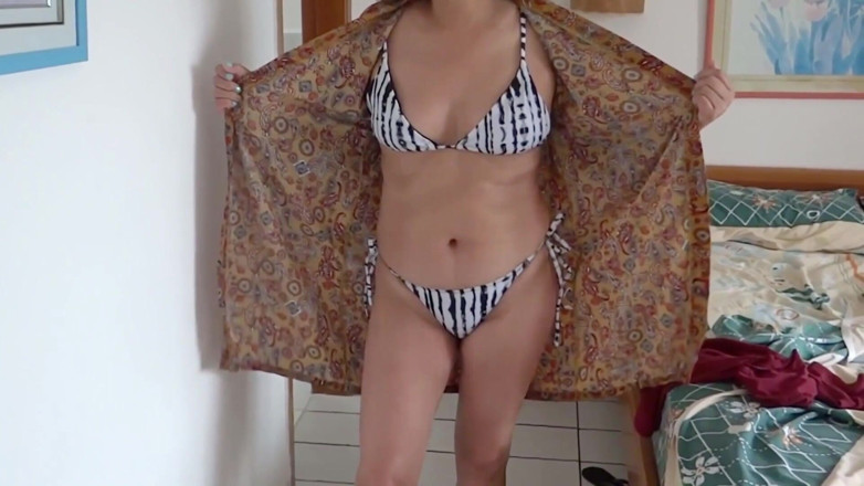 Ardientes69: Full Video of a Stepmother Showing off in a Bikini...
