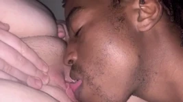 YoungEnglishbbw बड़ा काला लंड nata4sex मेरे चेहरे पर उसके लंड को थप्पड़ मारते हुए मुठ्ठी चाट रहा है