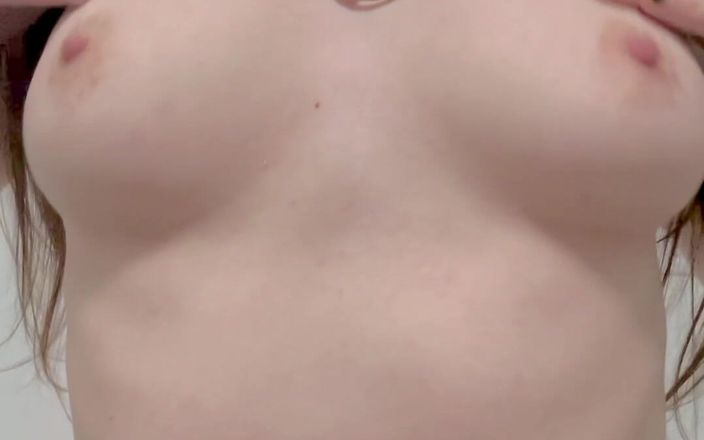 Dollscult: Este top é incrível, é o tamanho perfeito para meus peitos!