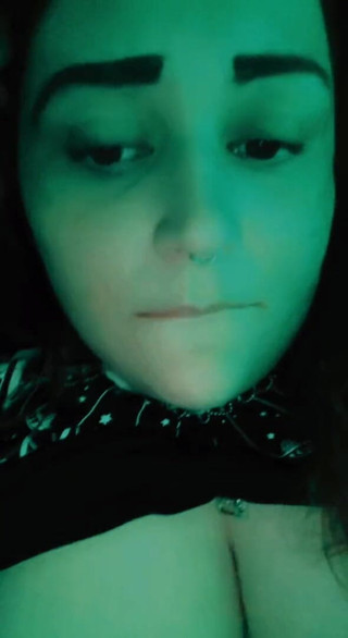 Nikki Danzig: Gordinha molhada e necessitada