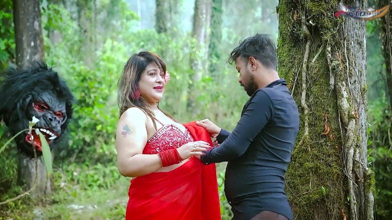 Desi Bold Movies: Vedendo la grande donna del latte, il leader dei fantasmi...