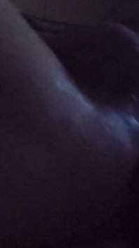 흑인 대물 자지 딜도를 따먹는 발정난 크로스드레서