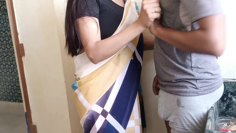 Yourdidipriya: 부엌에서 Devar와 섹스하는 Priya Bhabhi