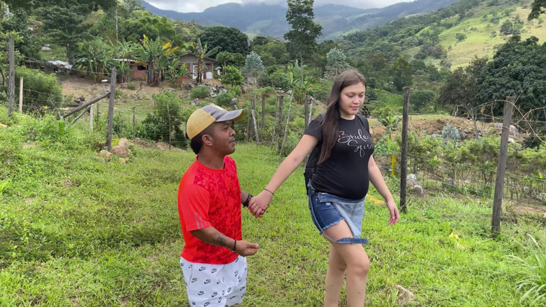 Julianaburning: 我带着我富有的怀孕蜜月女友去了一个露营地，最后把我丰富、巨大的鸡巴塞进了她狭窄的屁股上。