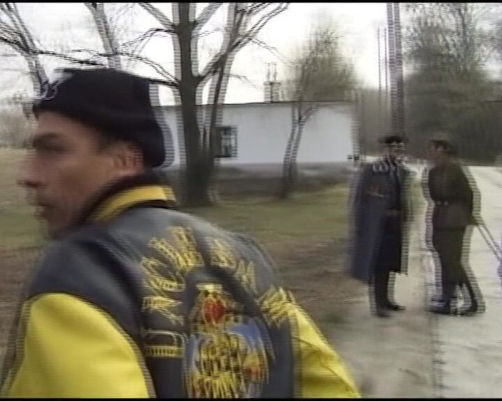 German Amateur Videos: Němečtí Soliders sají pár ptáků venku