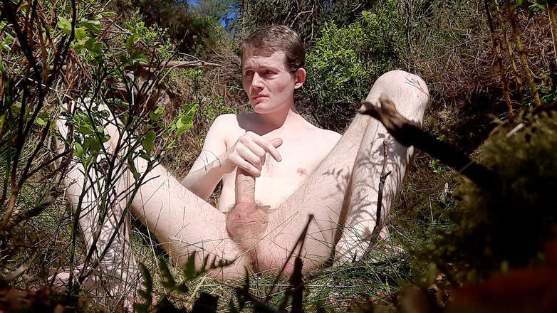 Forest Boi: Khỏa thân trong rừng sục cu