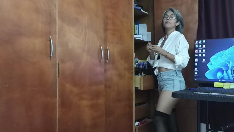Swingersamateur40: Saya berpakaian untuk awak, sayang. Bahagian 1