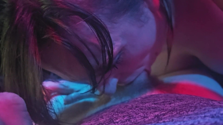 VinnyMacNDelilah: Delilah dikongkek mulut oleh 2