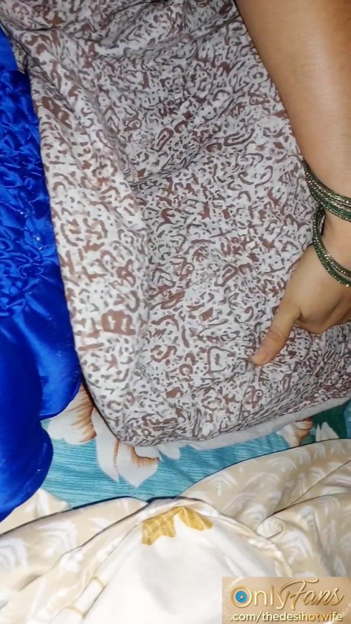 TheaDesiHotwife: ताकझांक और आधी रात को हॉटवाइफ पर कई चरमसुख जब वह जाग नहीं रही है