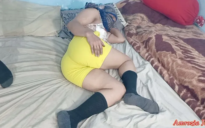Netu: Desi Couple Love Masturbating and Fingering Before Fuck