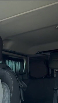 Valentine Baxton se fait baiser par une grosse bite noire sur un parking...