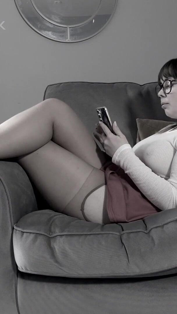 Cherry The Doll: Stiefbruer wird versohlt