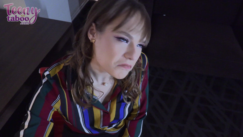 Teenytaboo: Rebecca Vangaurd wywiad z asystentką kremówka