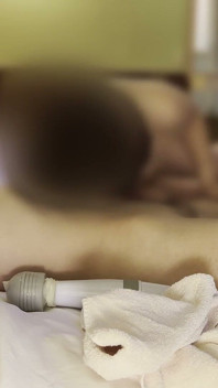 निजी फिल्मांकन: अश्लील परिपक्व महिला उसके 3 के साथ संभोग सुख खत्म कर रही है