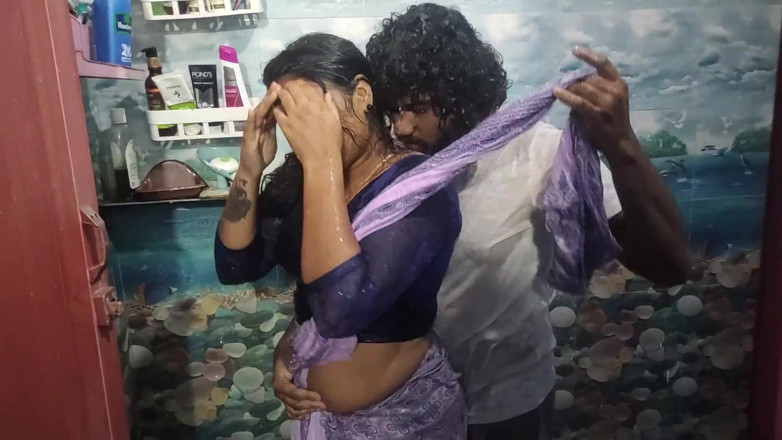 Vaigavarun45: Desi coppia Sari si fa un bagno con sesso il...
