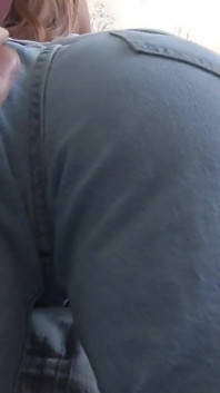 Eu deixei meu namorado tocar minha bunda e me foder profundamente