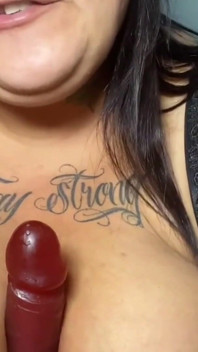 Cachonda grandota ama de casa, plug anal y masturbación