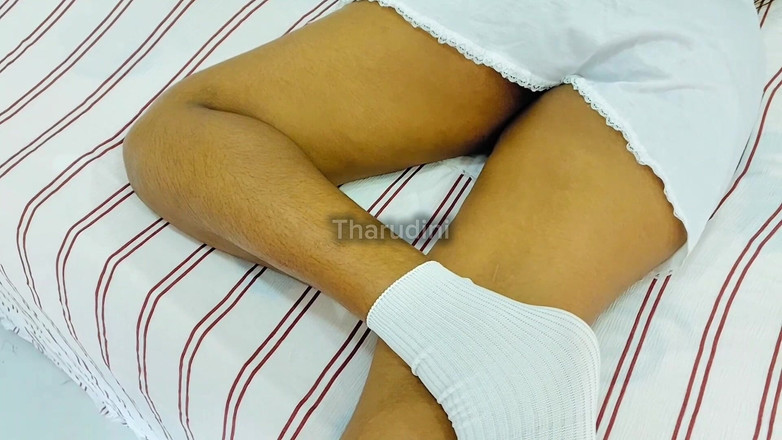 Tharumini_Official: Une Sri-lankaise Baise Après L’école. Une Étudiante Sexy Se Fait Baiser...