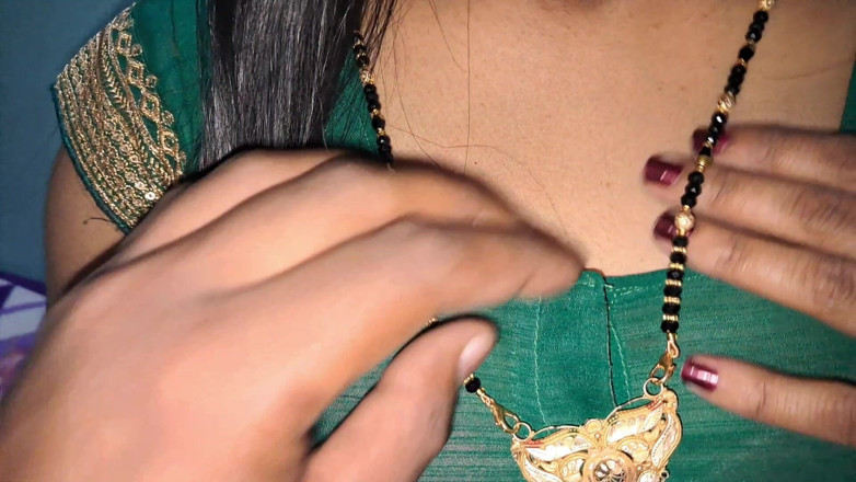 xshika: bhaartiy hot bhaabhi hare rang men land choos rahi hai