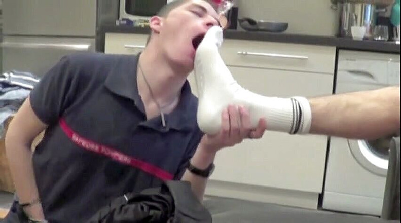 Sneaker gay: Krásný kluk Scally ošukaný pánem v tenisce