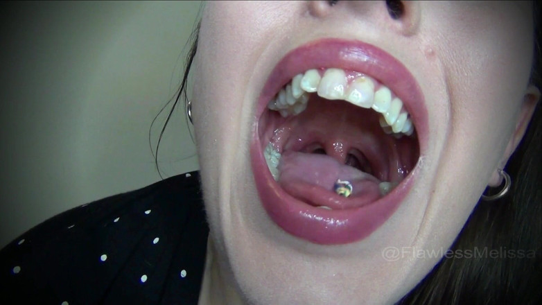 Flawless Melissa: عملاقة الفم ندف الفم عن قرب ابتلعت Uvula بالكامل