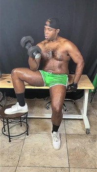 Oiled Muscled Gay Streamer Jerking Giant Cock After Working Out