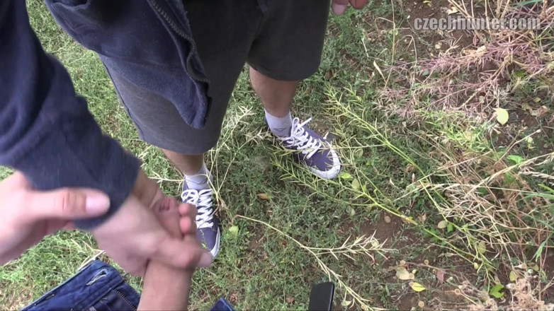 Czech Hunter: Une étudiante amateur s’enfile une bite au fond de la gorge