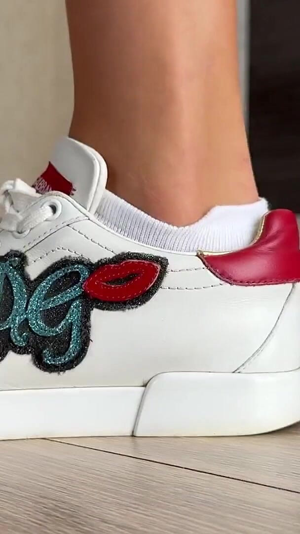 Princess Monica: Adidașii mei D&amp;g Cerșesc să fie dezbrăcați