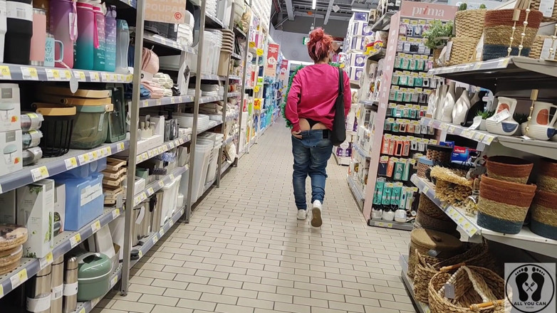 All You Can Fetish: Bláznivá Rebeca Addams v džínách Buttcrack v supermarketu