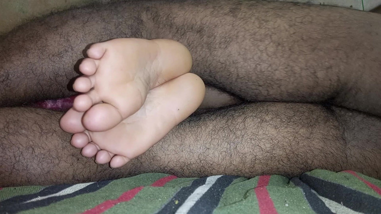 Mridulmadhu: 美しい新婚の妻が夫に屈辱を受け、犯されました。フルヒンディー語音声