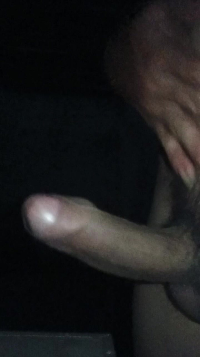 AdmHell: 寒い夜は大きなチンコのオナニーに最適です