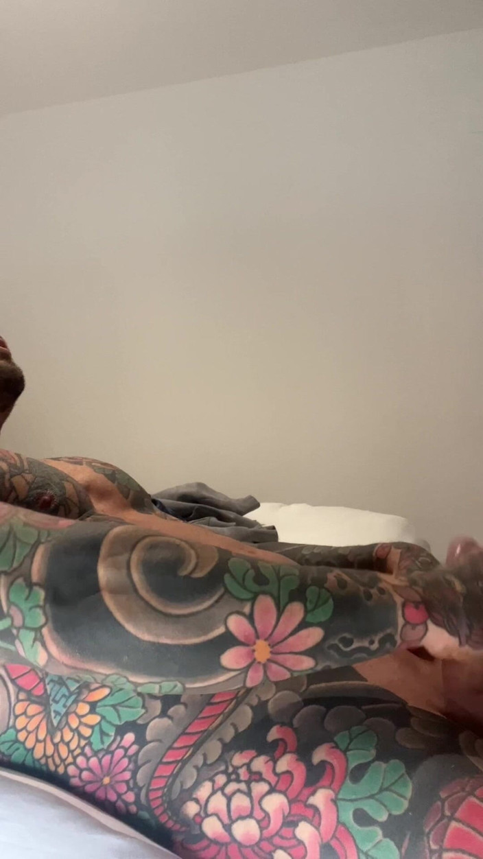 Juan Lucho Gay: Guapo Se Masturba En Su Cama
