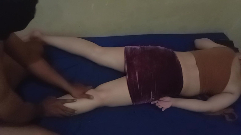 Angelina Pop: 계모의 젖탱이 마사지 후 아줌마의 보지를 핥고 자지를 삽입해