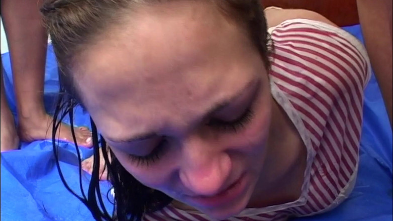 All about pee: पेशाब करने वाली ट्रिपल गर्ल्स लीटर पेशाब निगलना