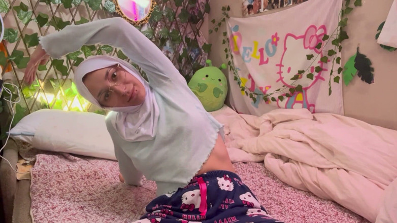lanalovacutie: Muslim-yoga-in-hijab-day-13