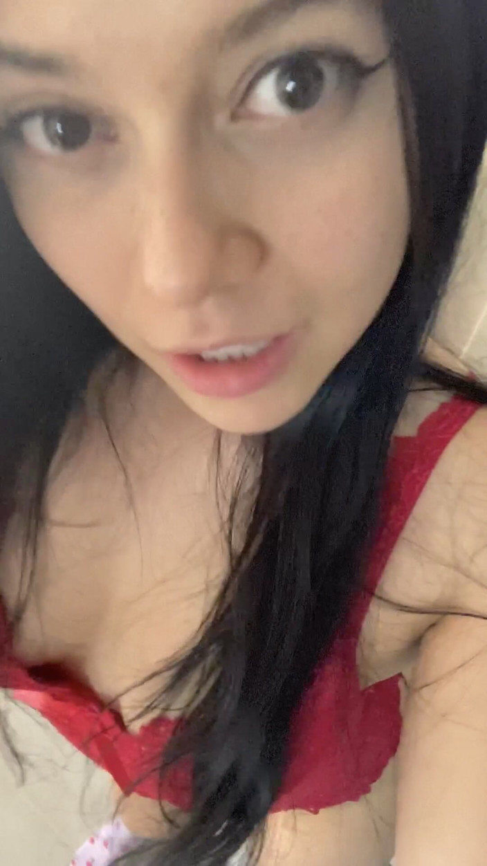 Sweetieluna: Заохочення до дрочки в червоній білизні