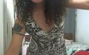 Nikki Montero: Khoe chiếc váy mới của tôi trên webcam