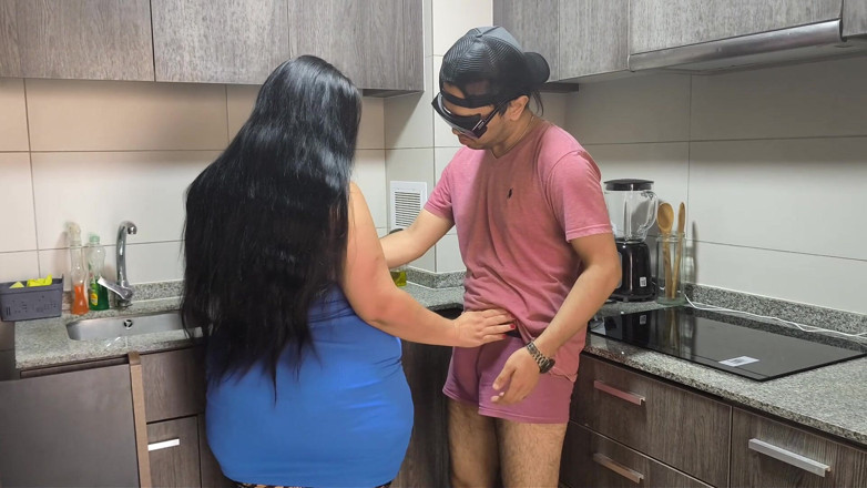 Riderqueen: Ibu tiri terkejut di dapur