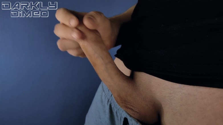 DarklyDimeo: Chico cachondo pajeando gran polla gimiendo de orgasmo asmr, carga...