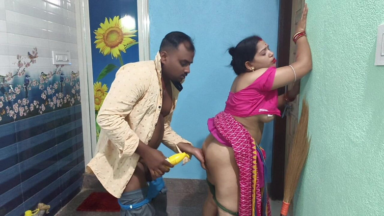 Sona bhabhi: Деревенская жена дези занимается хардкорным сексом с ней Дебар. Когда ее мужа нет дома