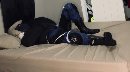 GearJock69: 穿着紧身衣并被绑住的骑自行车的人