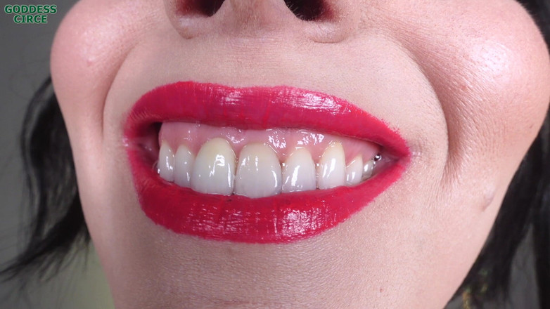 Goddess Circe: Awek cantik merokok Cerut - Gincu hodoh tetapi panas