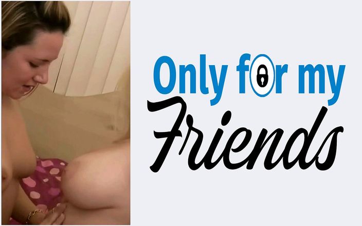 Only for my Friends: İki 18 yaşındaki sürtükle lezbiyen seks seks oyuncaklarının tadını çıkarmak ve parmaklarla...