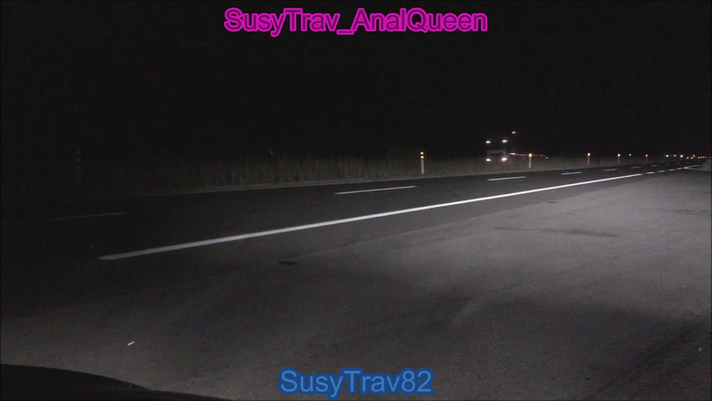 SusyTrav_AnalQueen: 户外黑发脱衣舞荡妇