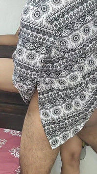 V mém domě se objevil had, prosím, pojď, jestli chceš, tak to jdeme