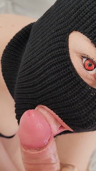 배고픈 악마처럼 무릎 꿇고 - 열정적인 오럴과 욕심 나는 정액 삼키기