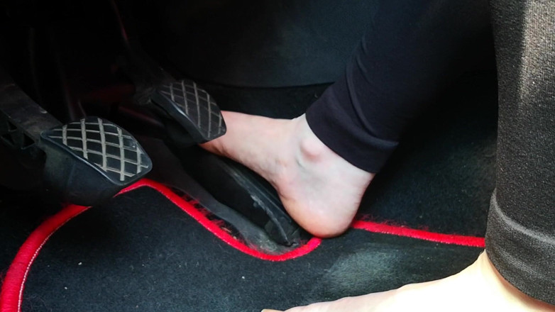 Bouncy Tits Action: Pedal pumping