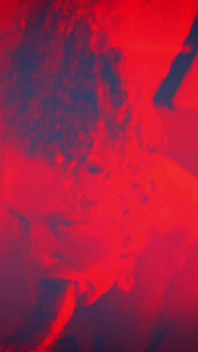 Fată norocoasă Kween Bunny B - Red Light Special vedere la persoana 1 muie cu domnul Lucky Luck
