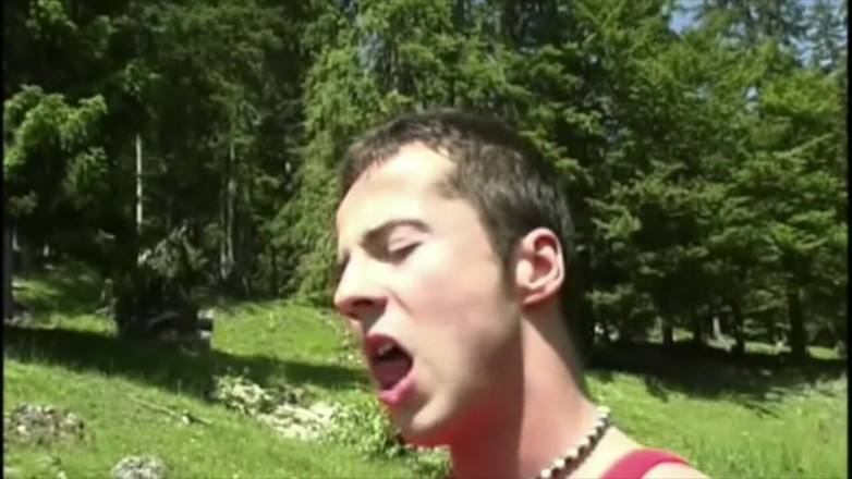 Discret Cruising sex: Young dudes fucking in exhib mountain cruising